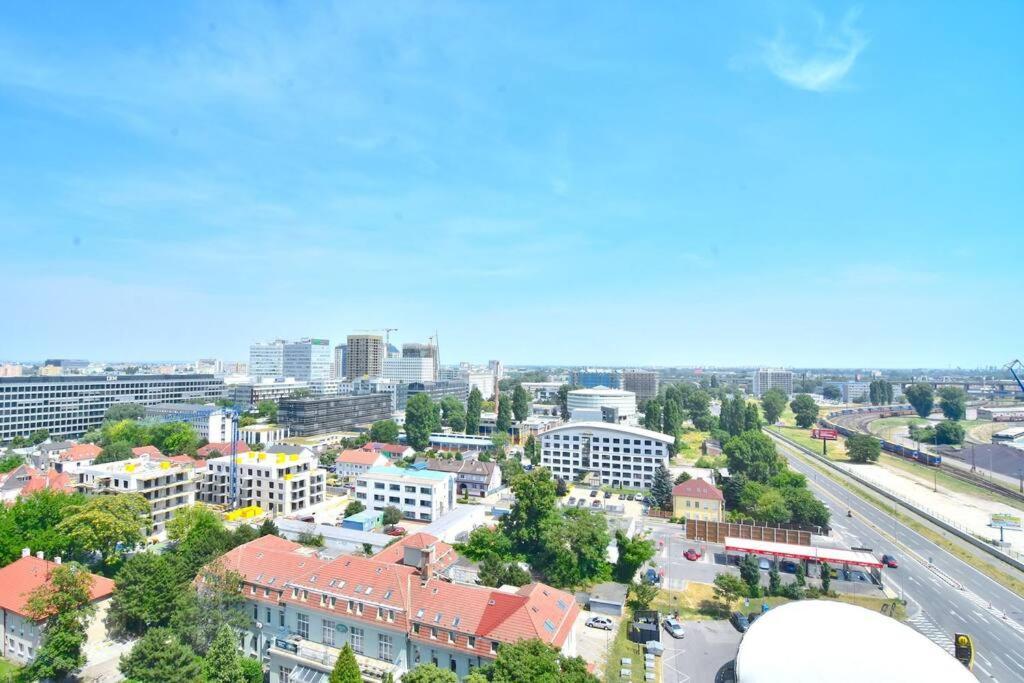 Downtown Charm With Free Parking Spot Apartment Bratislava Exterior foto