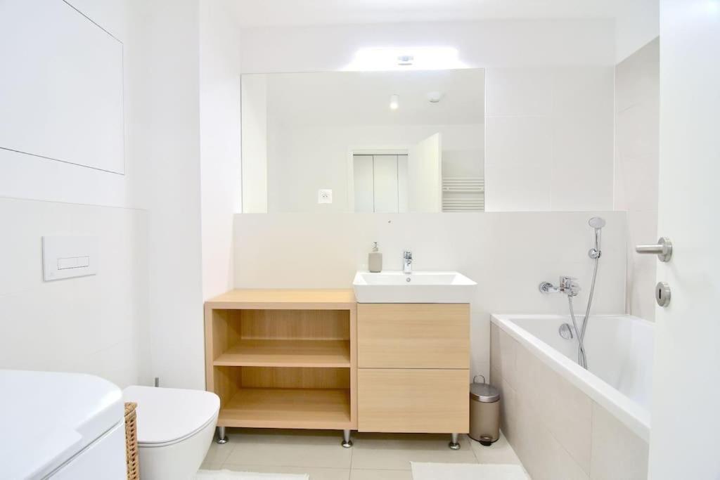 Downtown Charm With Free Parking Spot Apartment Bratislava Exterior foto